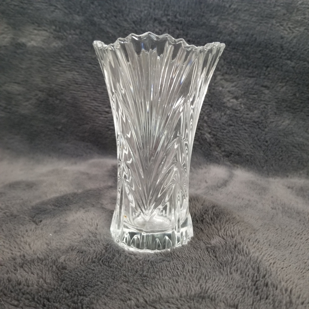 Mikasa Clear Crystal Cut Glass Accent Bud Vase W Saw Tooth Edges. 5 In.Tall